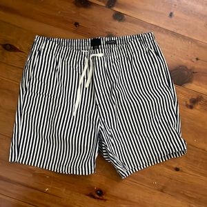 H&M navy and white striped shorts 7”